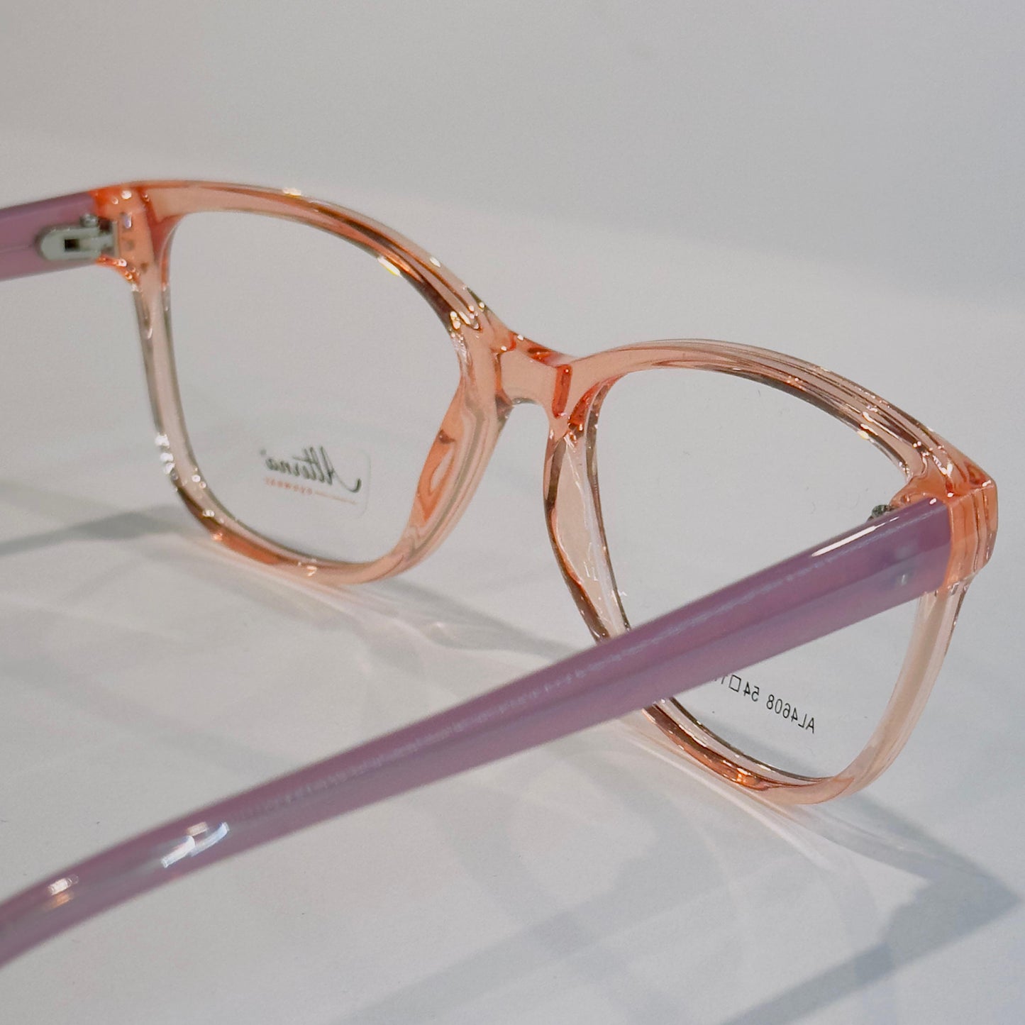 PEACHY NOIR