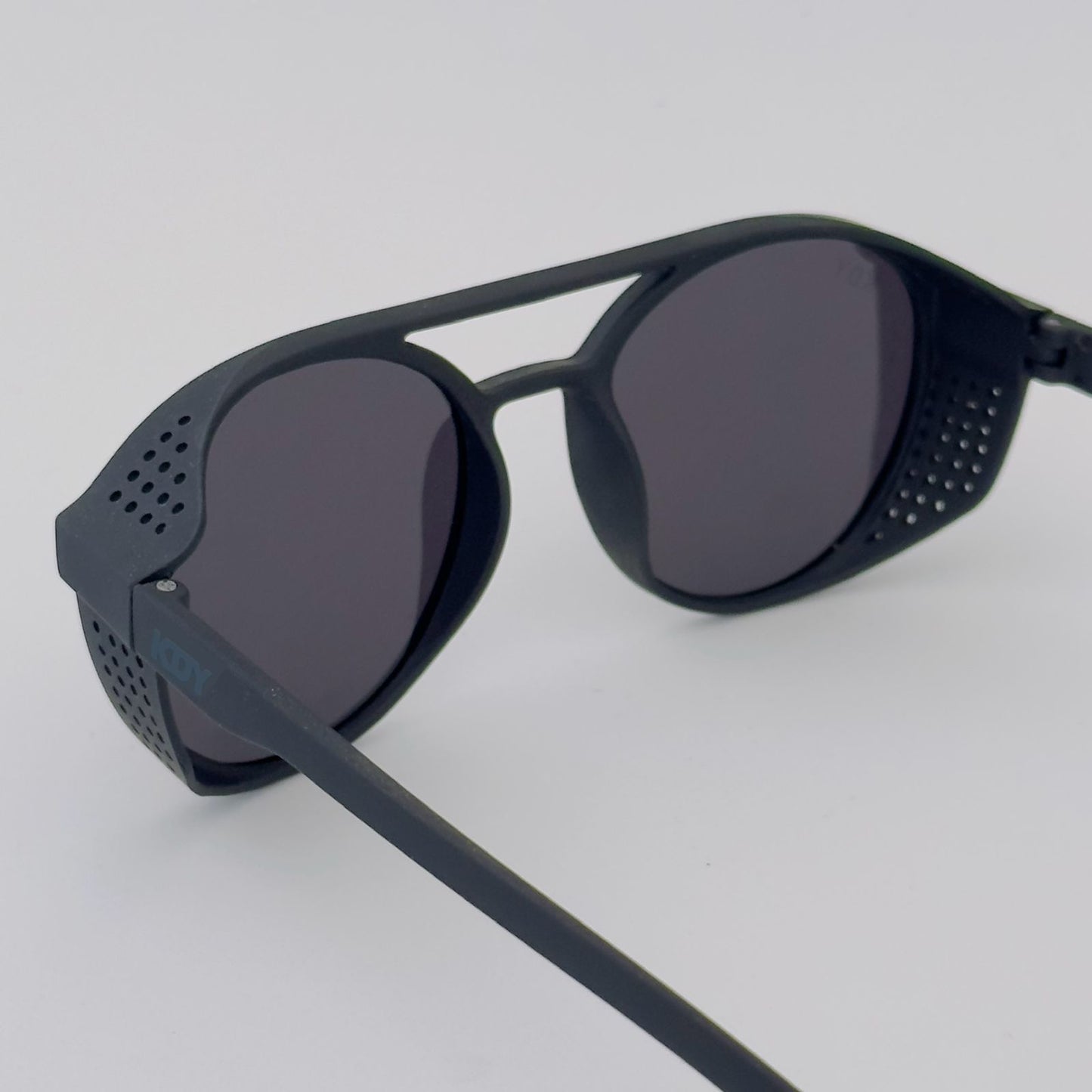 MOTION BLACK