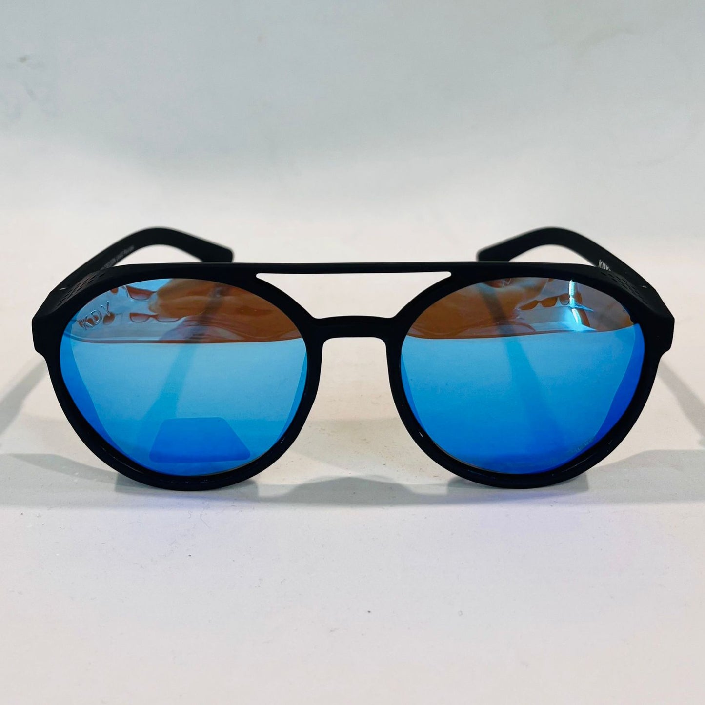 MOTION BLUE